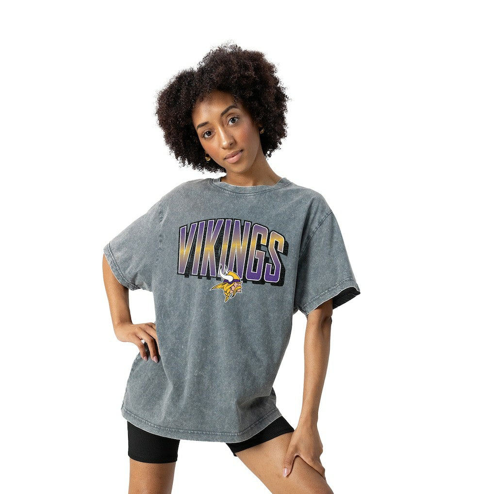 Minnesota Vikings Gameday Couture Women's Peak Performance Oversized Snow Wash T-Shirt - Gray for sale