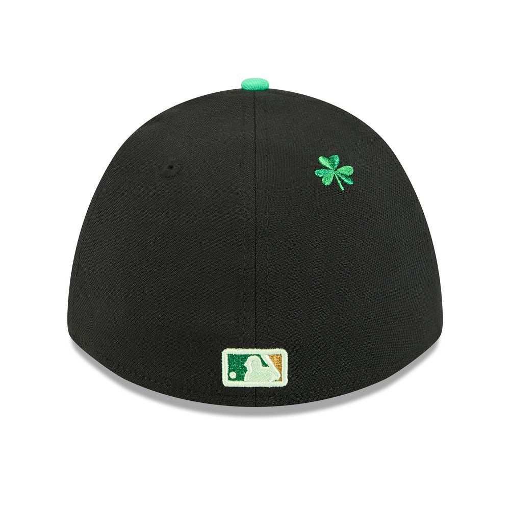 Milwaukee Brewers 2026 St. Patrick's Day 39THIRTY Flex Hat - Black | New Era