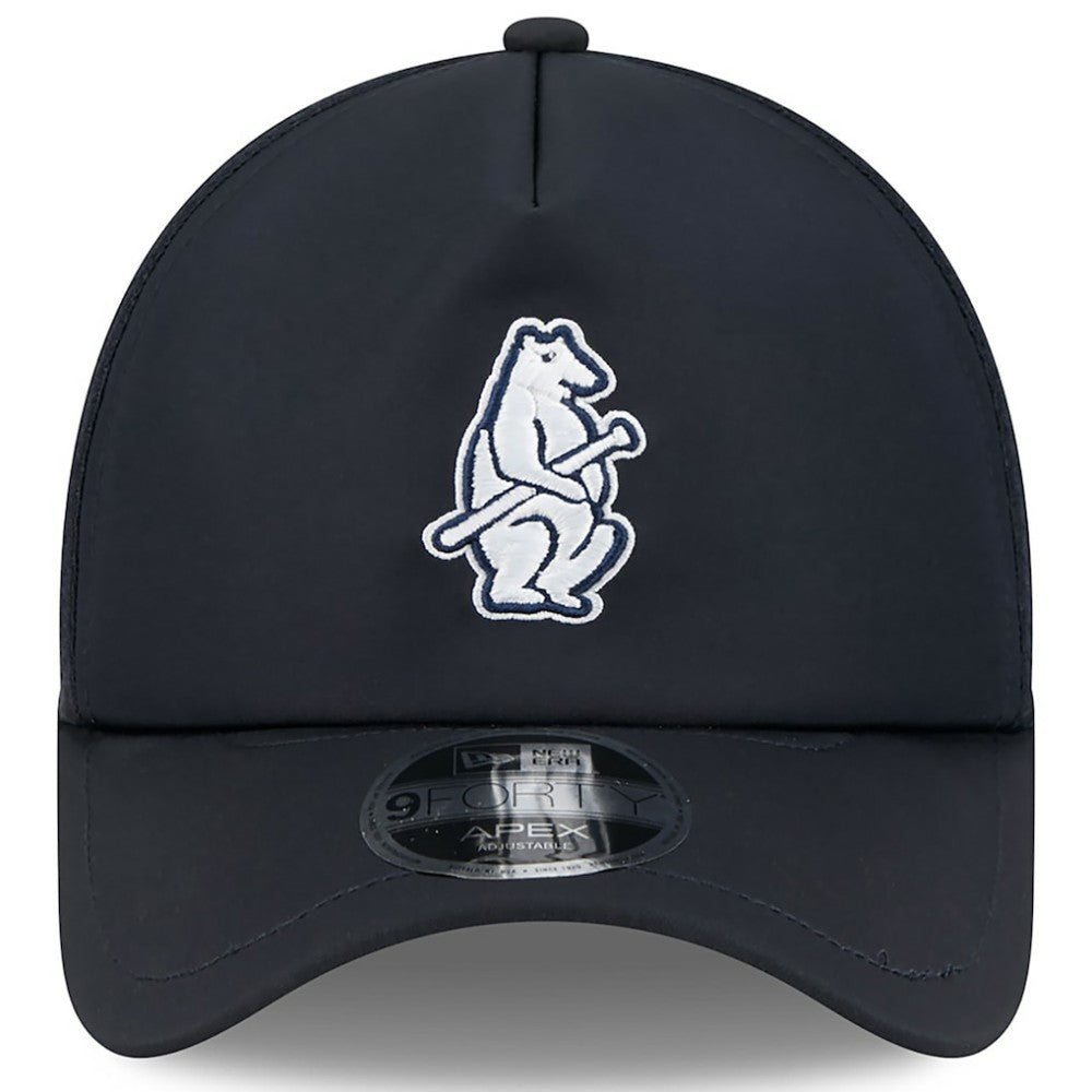 Chicago Cubs 2026 Batting Practice Alternate Apex 9FORTY Adjustable Hat - Navy | New Era