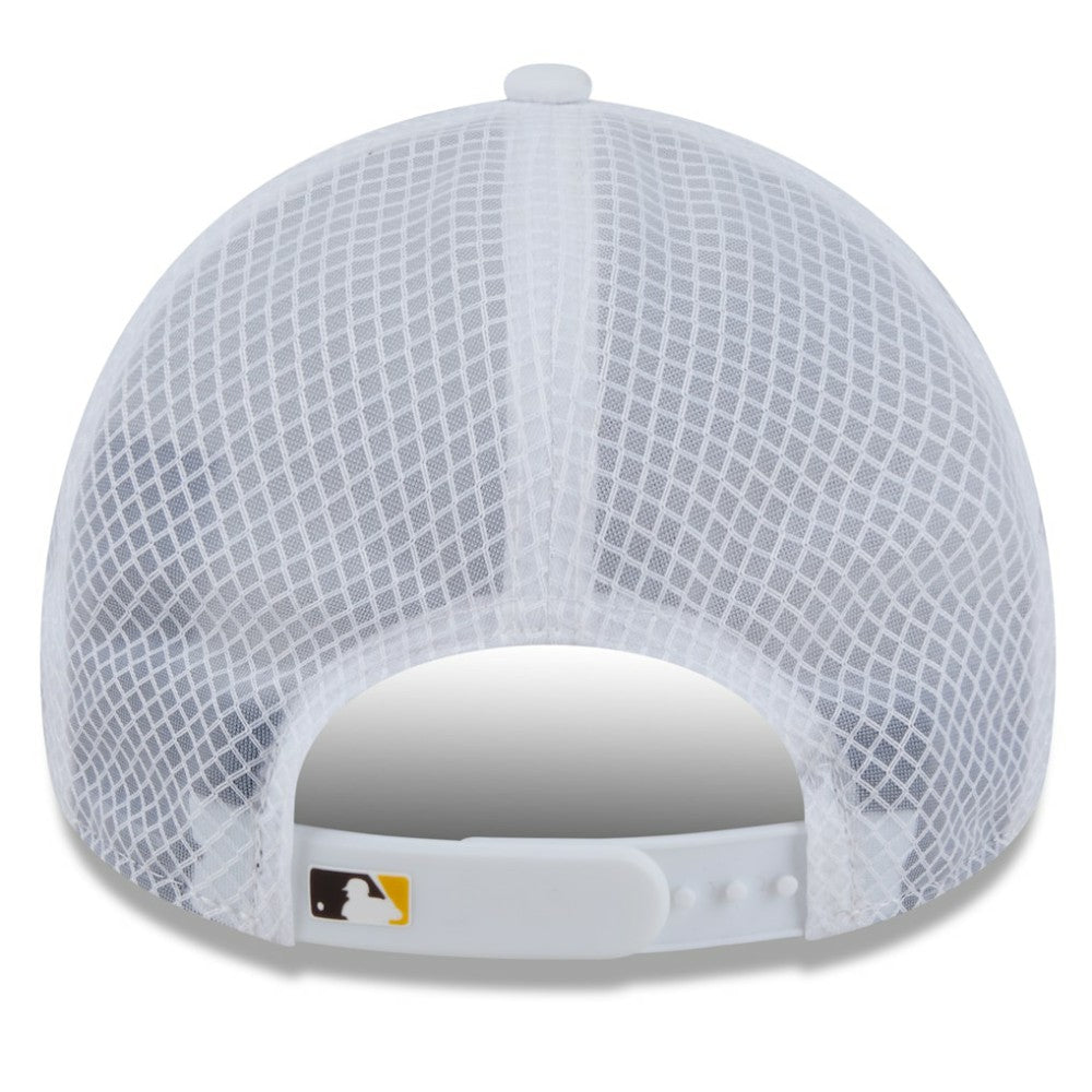 San Diego Padres 2026 Batting Practice Apex 9FORTY Adjustable Trucker Hat - White | New Era