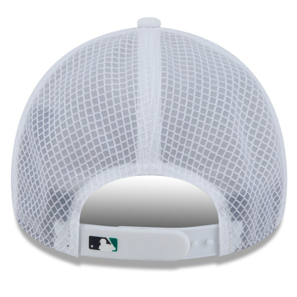Seattle Mariners 2026 Batting Practice Apex 9FORTY Adjustable Trucker Hat - White | New Era