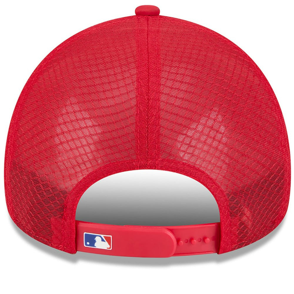 Chicago Cubs 2026 Batting Practice Apex 9FORTY Adjustable Trucker Hat - Red | New Era