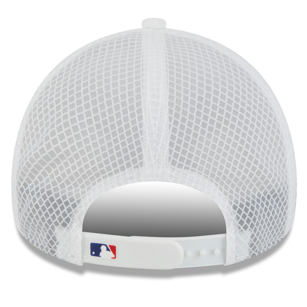 Los Angeles Dodgers 2026 Batting Practice Apex 9FORTY Adjustable Trucker Hat - White | New Era