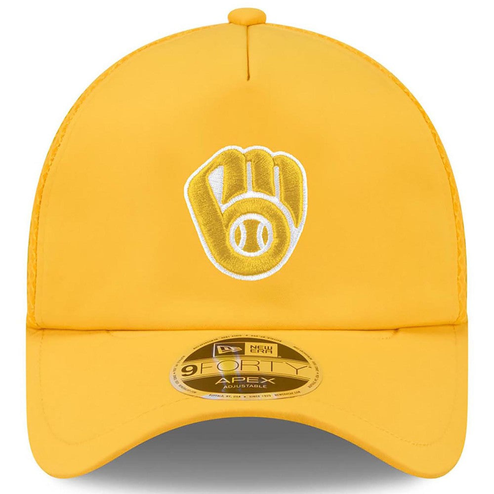 Milwaukee Brewers 2026 Batting Practice Apex 9FORTY Adjustable Trucker Hat - Gold | New Era