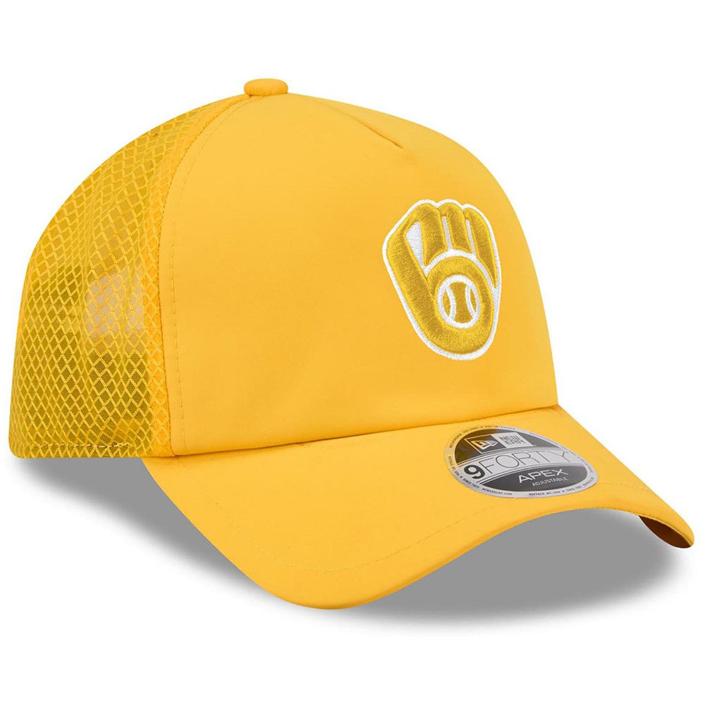 Milwaukee Brewers 2026 Batting Practice Apex 9FORTY Adjustable Trucker Hat - Gold | New Era