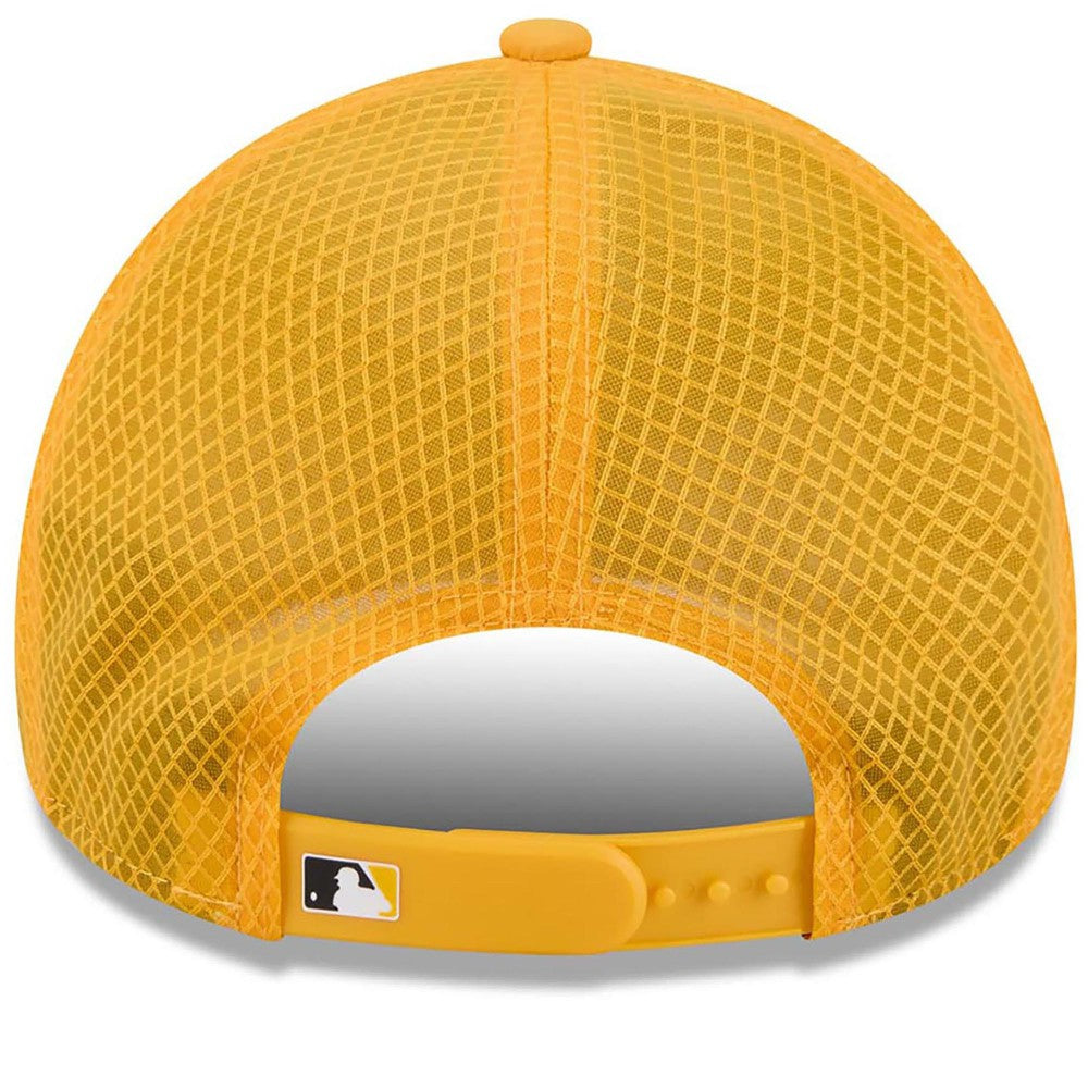 Milwaukee Brewers 2026 Batting Practice Apex 9FORTY Adjustable Trucker Hat - Gold | New Era