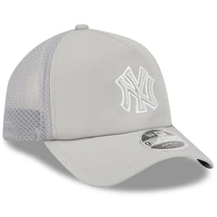 New York Yankees 2026 Batting Practice Apex 9FORTY Adjustable Trucker Hat - Gray | New Era