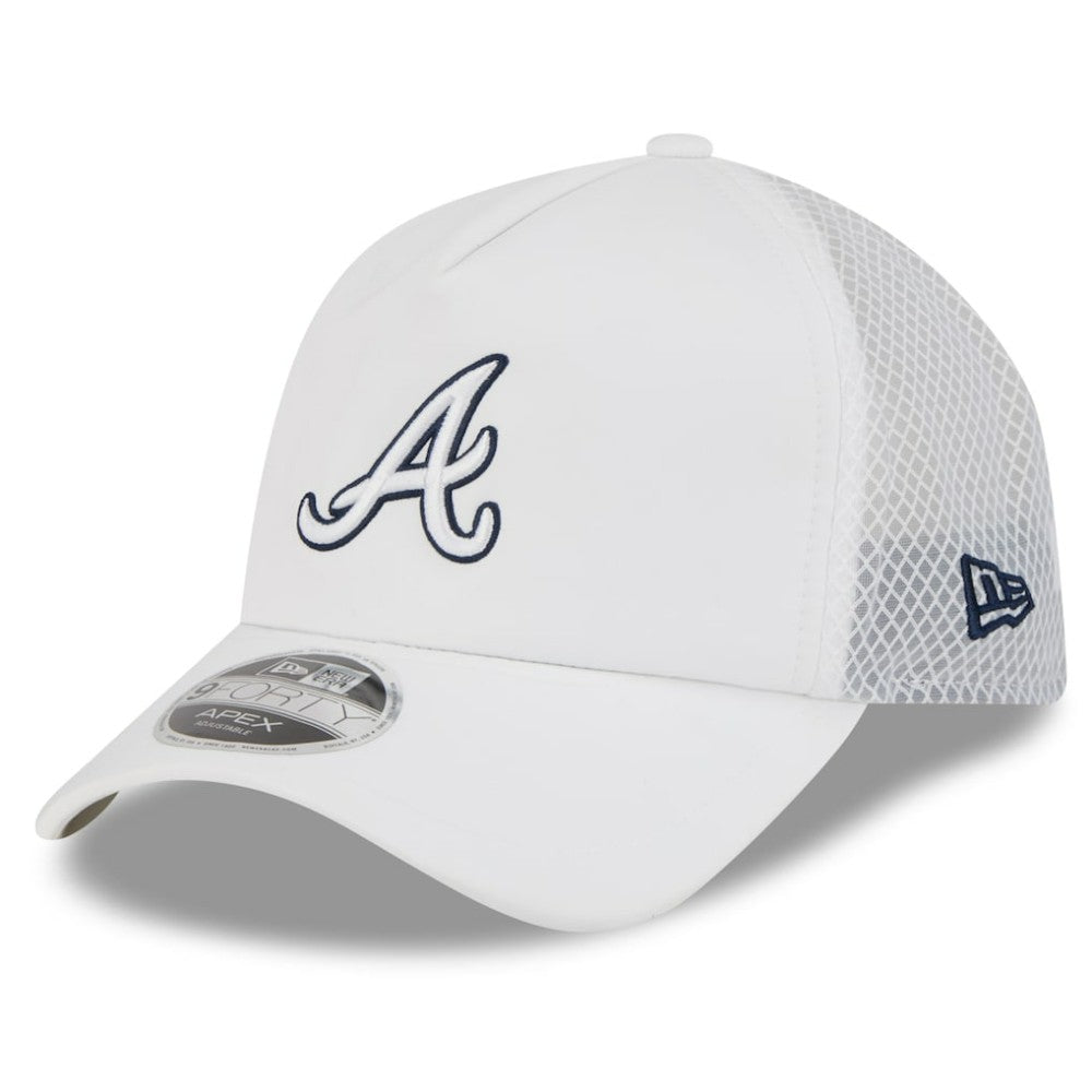 Atlanta Braves 2026 Batting Practice Apex 9FORTY Adjustable Trucker Hat - White | New Era