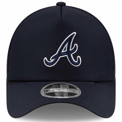 Atlanta Braves 2026 Batting Practice Apex 9FORTY Adjustable Trucker Hat - Navy | New Era