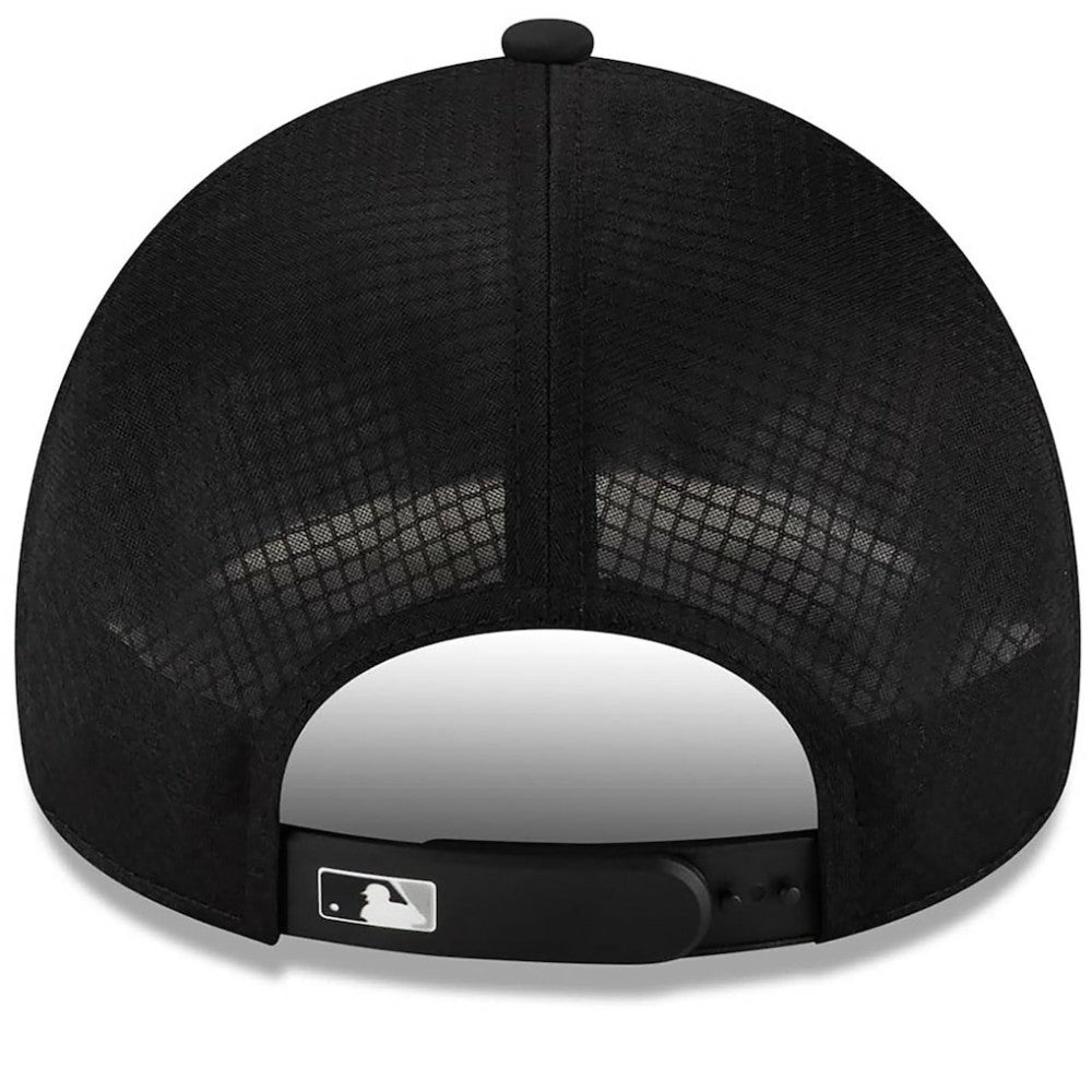 Chicago White Sox 2026 Batting Practice Apex 9FORTY Adjustable Trucker Hat - Black | New Era