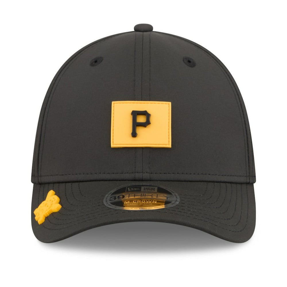 Pittsburgh Pirates 2026 Clubhouse M-Crown 39THIRTY Flex Hat - Black | New Era