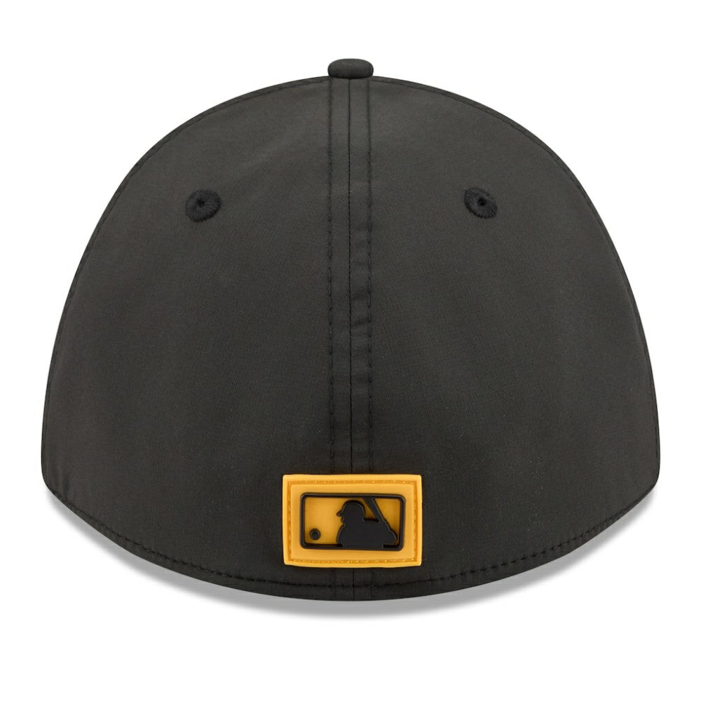 Pittsburgh Pirates 2026 Clubhouse M-Crown 39THIRTY Flex Hat - Black | New Era