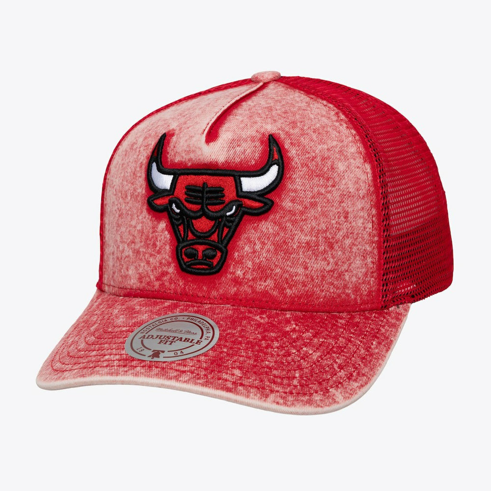 Chicago Bulls Gameday Snow Wash Adjustable Trucker Hat - Red | Mitchell & Ness for sale