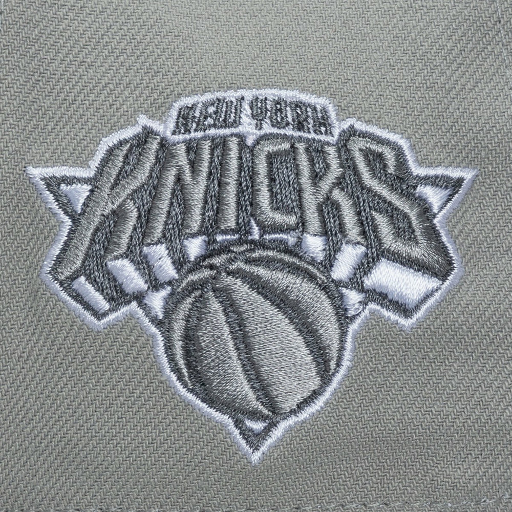 New York Knicks Thunderstorm Head Coach Pro Crown Snapback Hat - Gray | Mitchell & Ness outlet