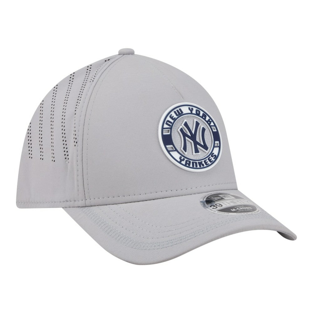 New York Yankees Patch 39THIRTY A-Frame M-Crown Perforated Flex Hat - Gray | New Era