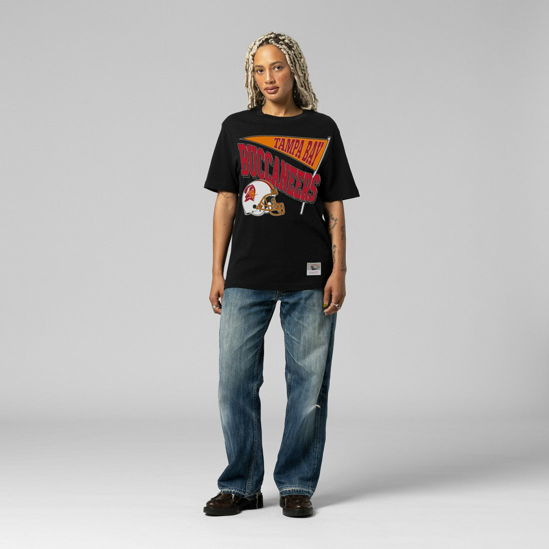 Tampa Bay Buccaneers Women's Team Dynamic Boyfriend T-Shirt - Black cheap