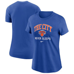 New York Knicks Women's The City Never Sleeps T-Shirt - Blue | Nike online