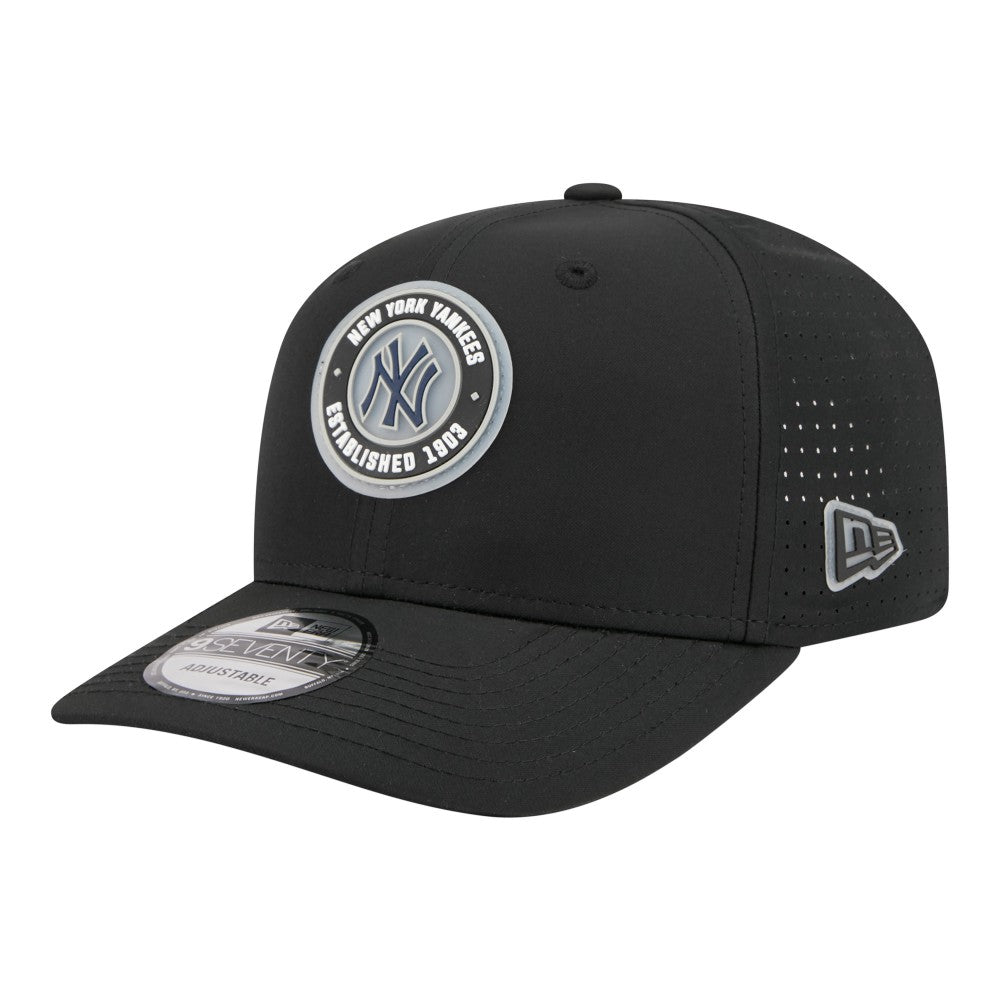 New York Yankees Circle 9SEVENTY Adjustable Hat - Black | New Era