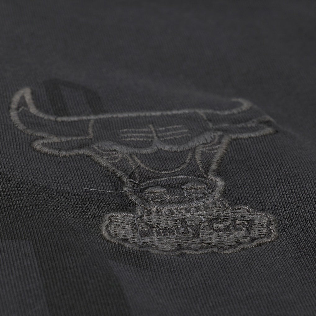 Chicago Bulls Downtown Collection Premium T-Shirt - Black | Mitchell & Ness outlet