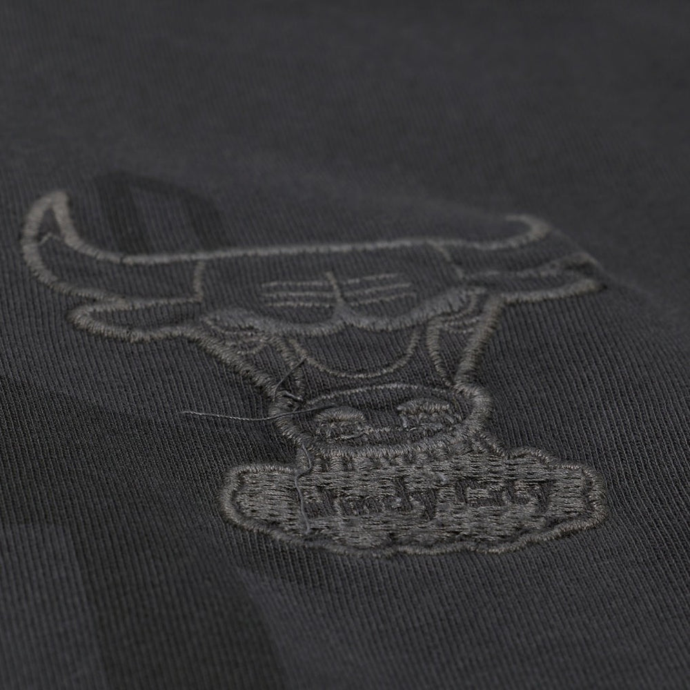 Chicago Bulls Downtown Collection Premium T-Shirt - Black | Mitchell & Ness outlet