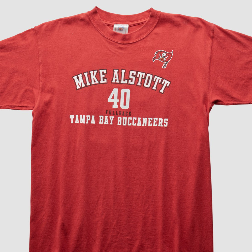 Tampa Bay Buccaneers NFL 2000s T-Shirt - Red Vintage online