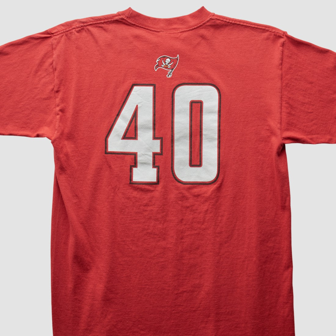 Tampa Bay Buccaneers NFL 2000s T-Shirt - Red Vintage online