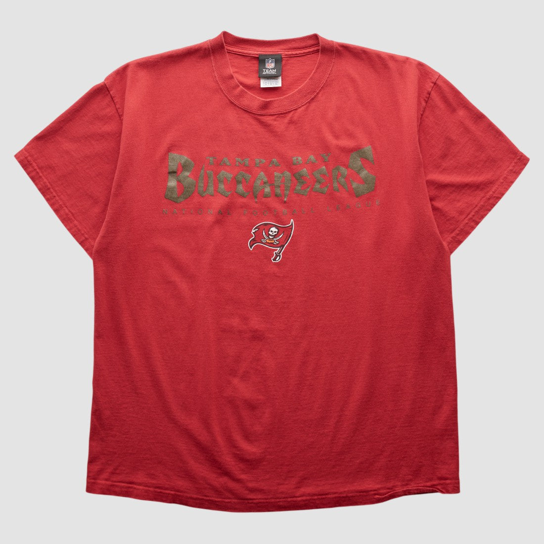 Tampa Bay Buccaneers NFL 2010s T-shirt - Red Vintage online