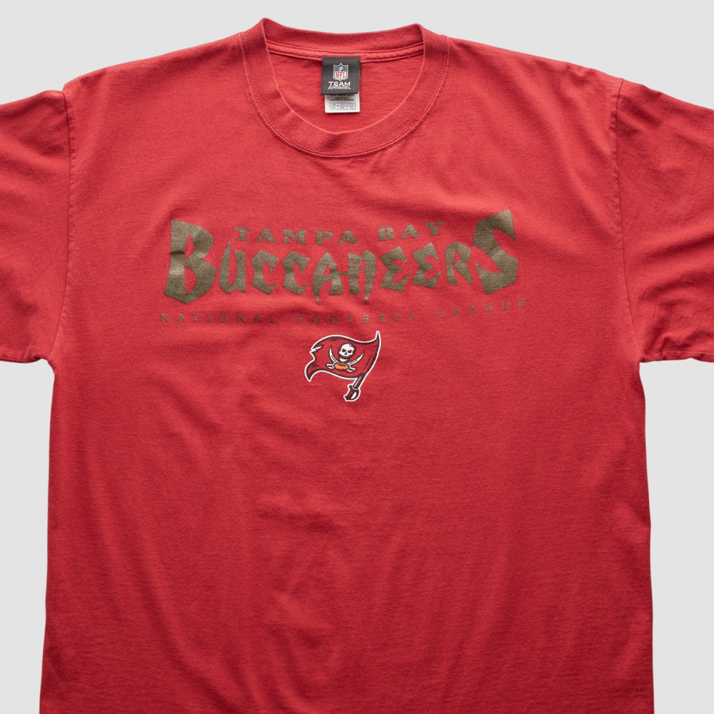 Tampa Bay Buccaneers NFL 2010s T-shirt - Red Vintage online