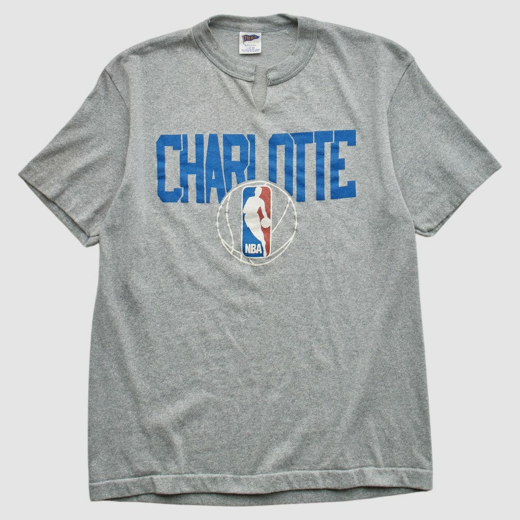 Charlotte Hornets Trench 90s T-shirt - Heather Gray Vintage | Vintage for sale