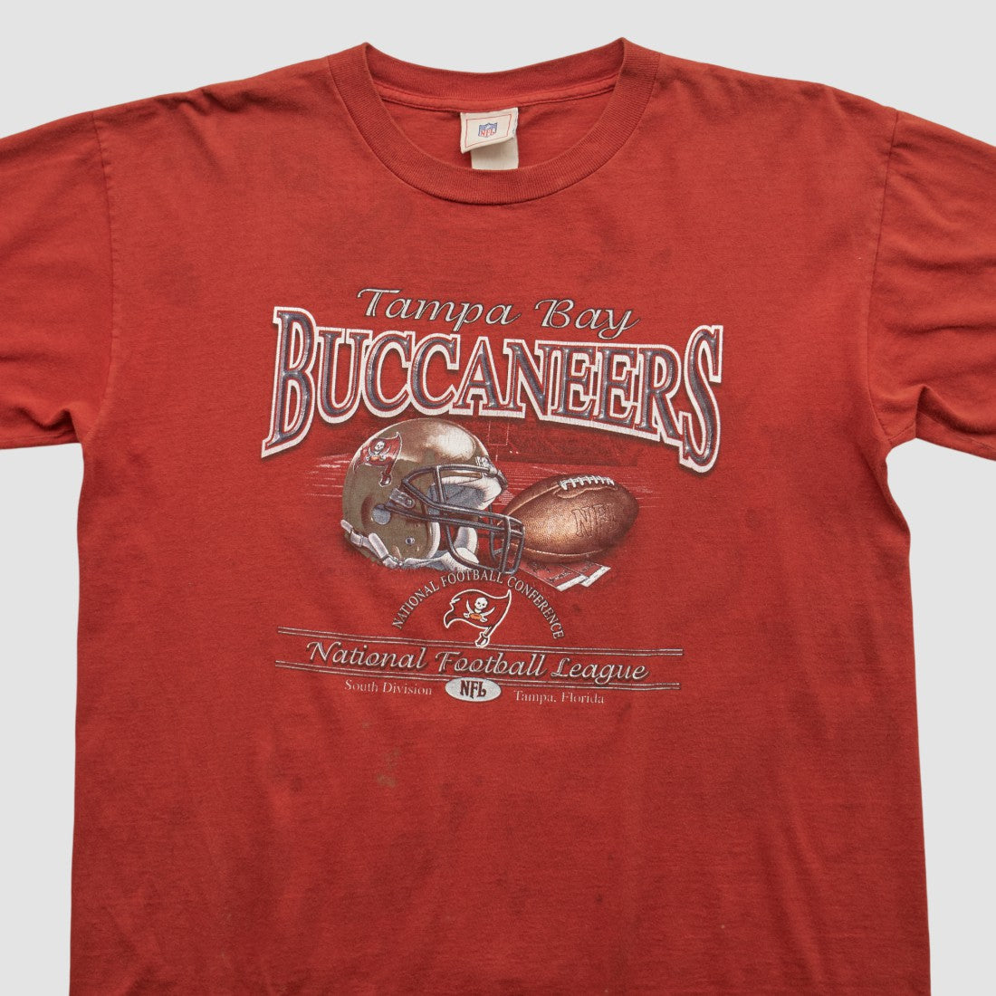 Tampa Bay Buccaneers NFL 2000s T-shirt - Red Vintage on sale