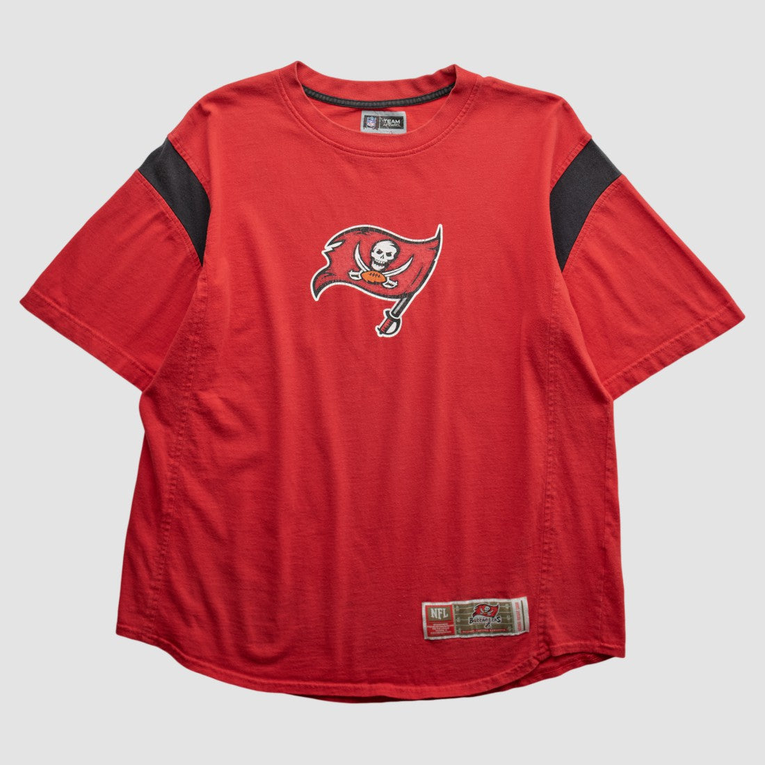 Tampa Bay Buccaneers NFL 2000s T-shirt - Red Vintage for sale