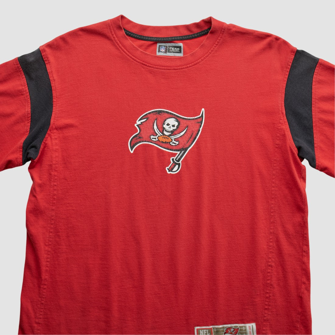 Tampa Bay Buccaneers NFL 2000s T-shirt - Red Vintage for sale