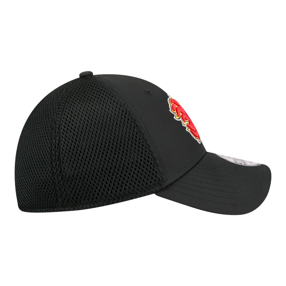 Calgary Flames New Era Logo 39THIRTY Flex Hat Black