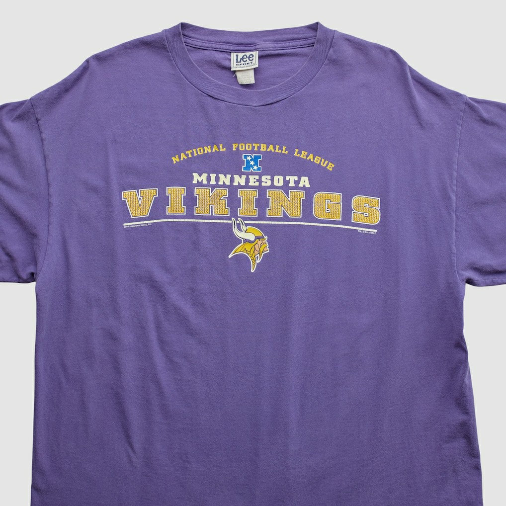 Minnesota Vikings Lee Apparel 2000s T-shirt - Purple Vintage sale