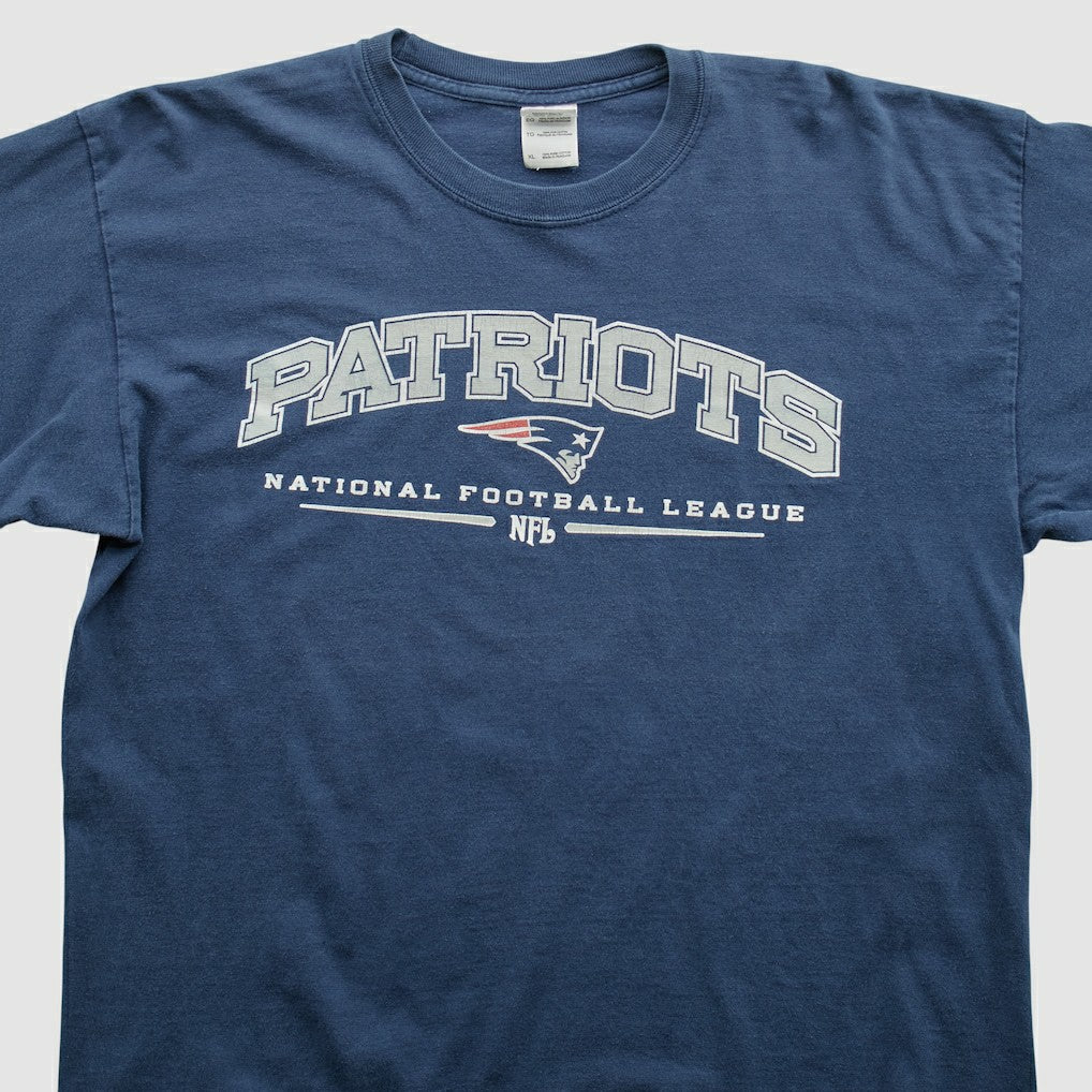 New England Patriots Gildan 2000s Long Sleeve T-shirt - Navy Vintage on sale