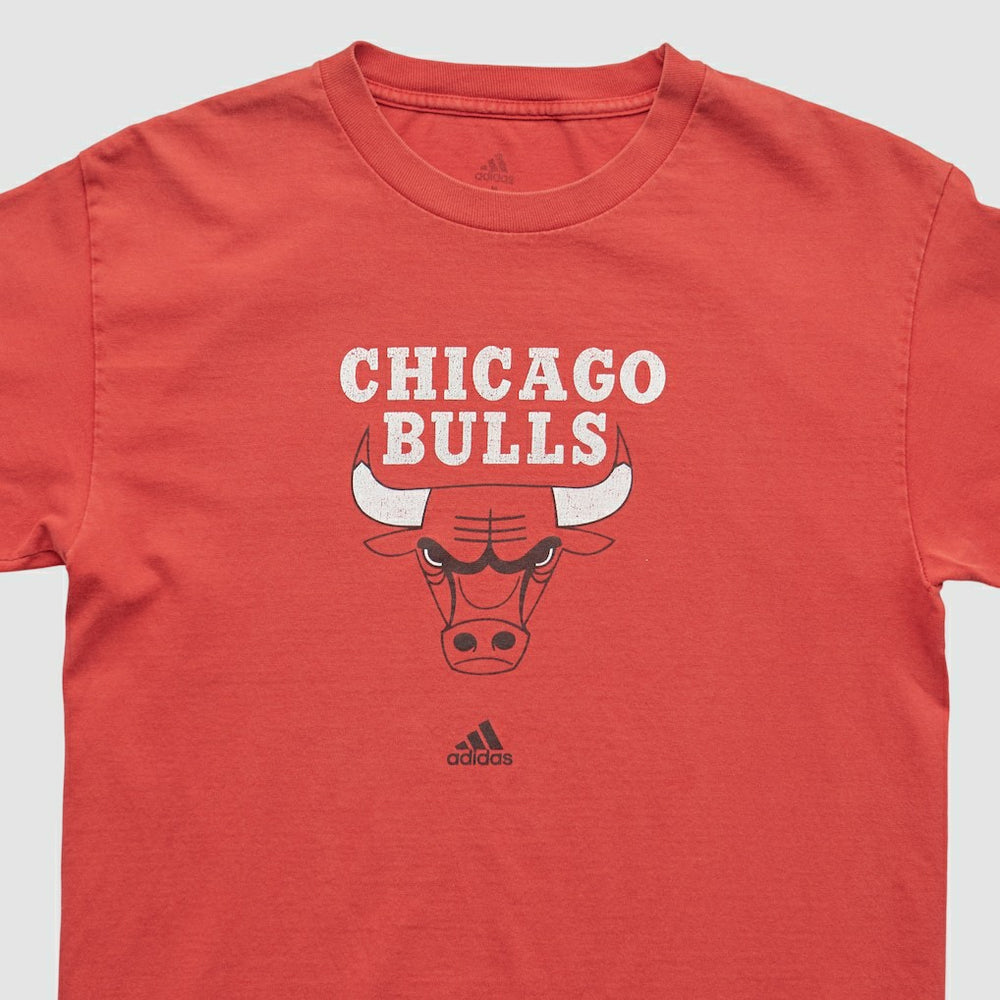Chicago Bulls 2000s T-shirt sale - Red Vintage | Adidas on sale