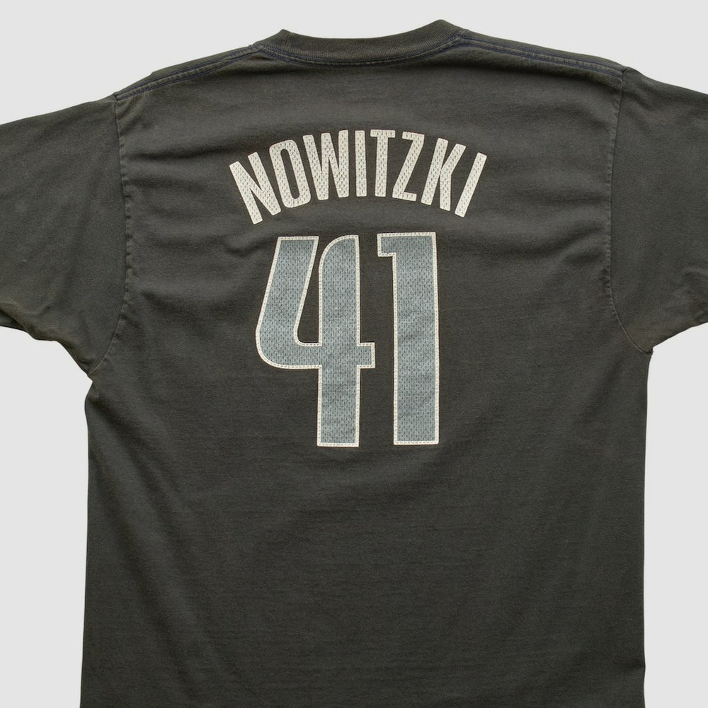 Dallas Mavericks Reebok 2000s T-shirt sale - Black Vintage | Vintage for sale