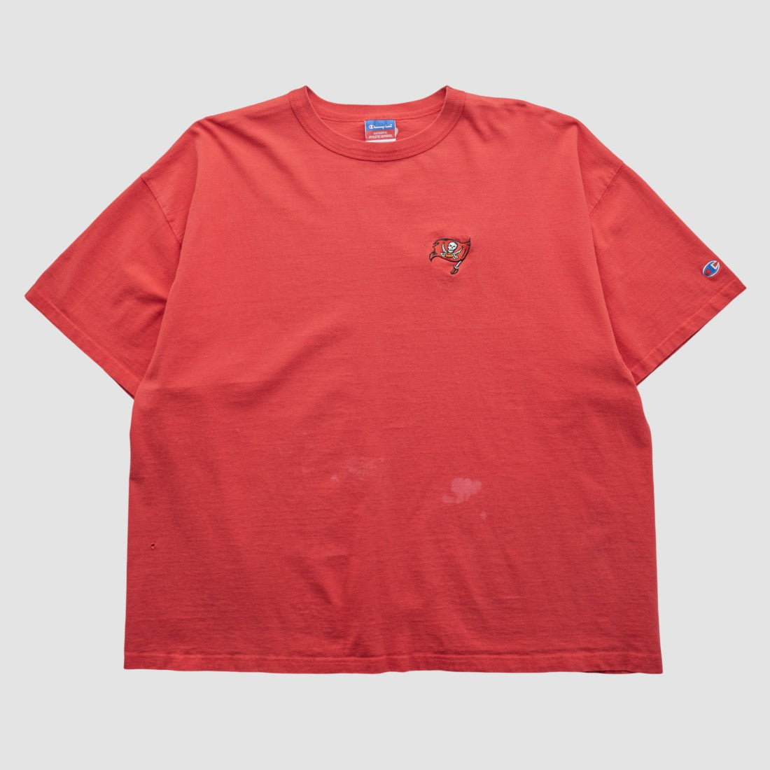 Tampa Bay Buccaneers Champion 2000s T-shirt - Red Vintage outlet
