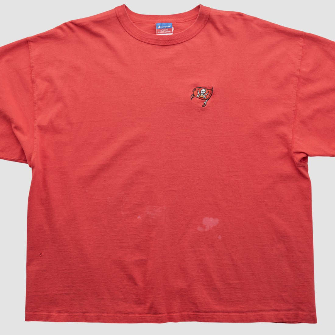 Tampa Bay Buccaneers Champion 2000s T-shirt - Red Vintage outlet