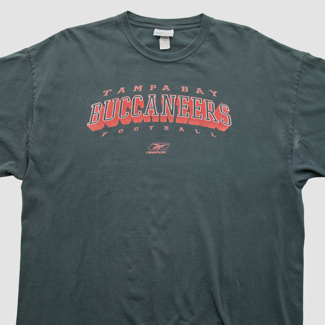 Tampa Bay Buccaneers Reebok 2000s T-shirt - Black Vintage online