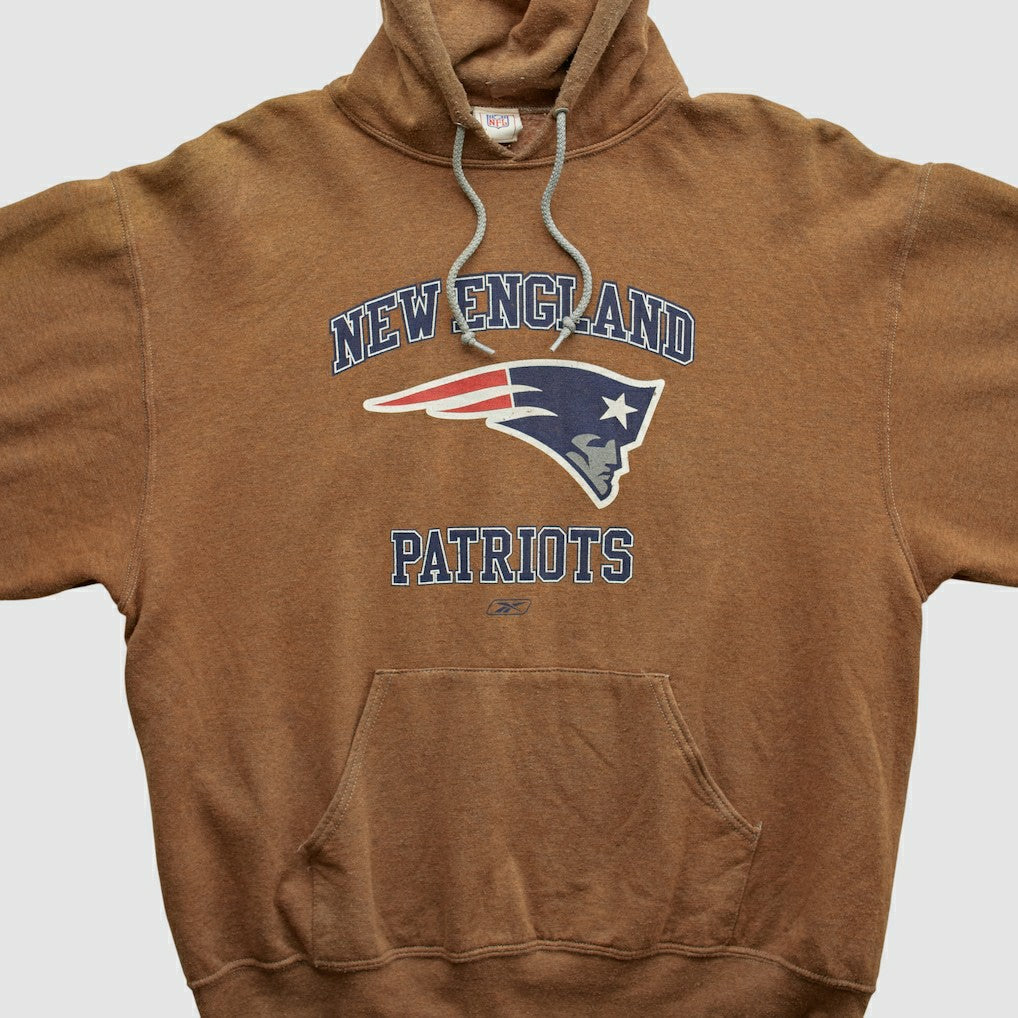 New England Patriots Jerzees 2000s Hooded Sweatshirt - Clay Vintage for sale