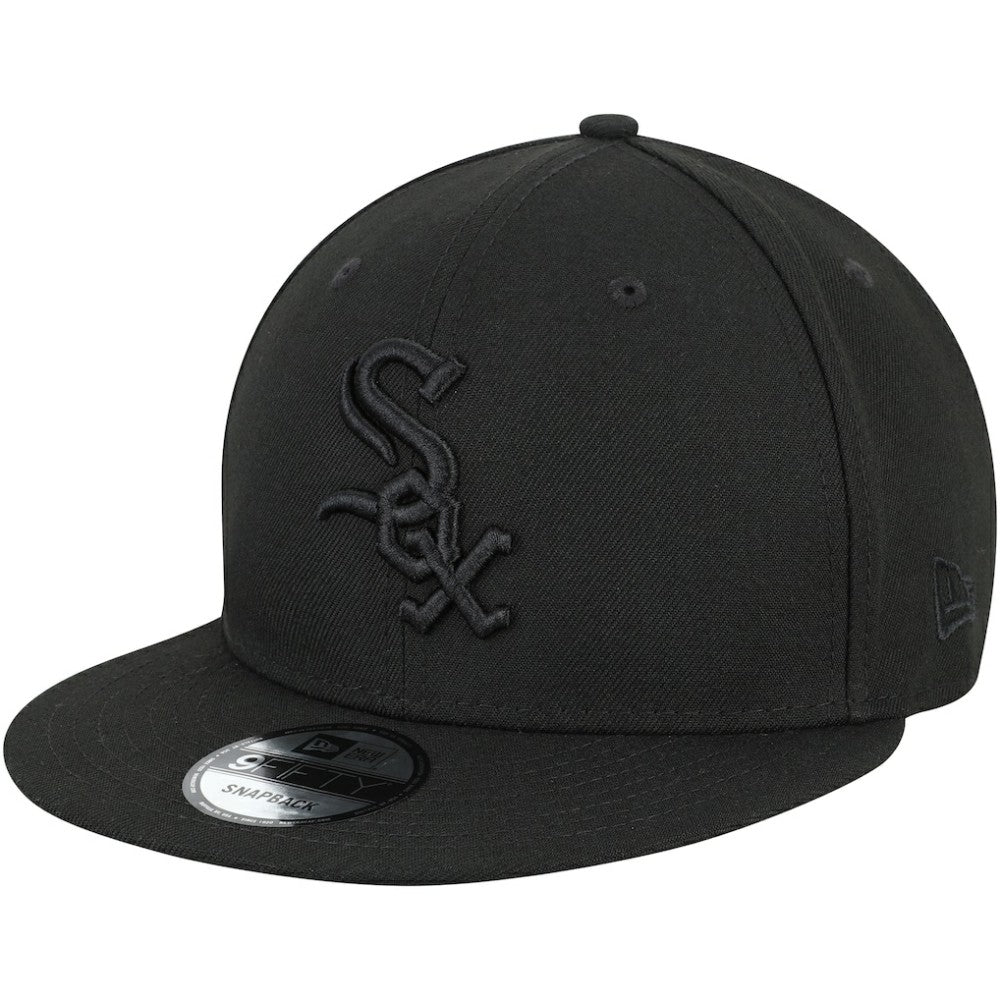 Chicago White Sox Black on Black 9FIFTY Team Snapback Adjustable Hat - Black | New Era