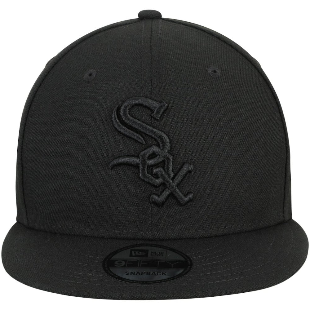 Chicago White Sox Black on Black 9FIFTY Team Snapback Adjustable Hat - Black | New Era