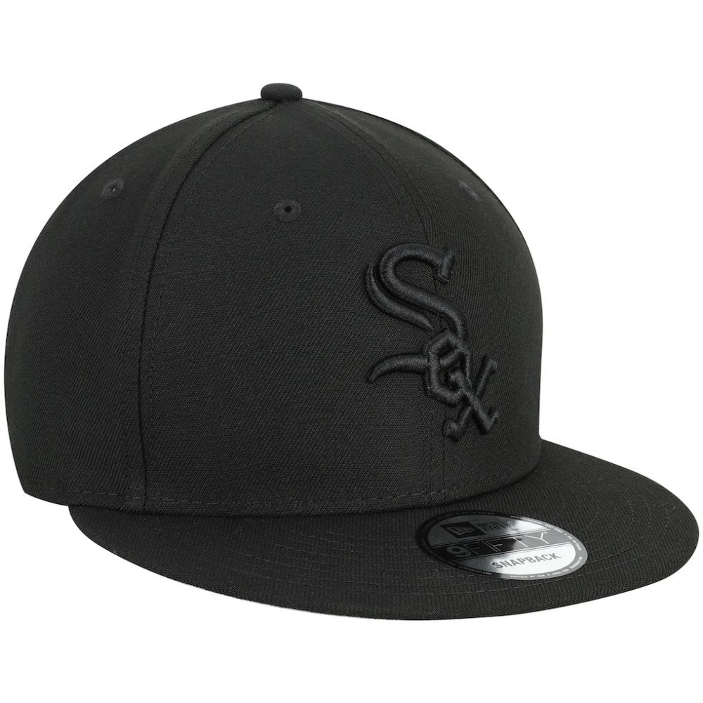 Chicago White Sox Black on Black 9FIFTY Team Snapback Adjustable Hat - Black | New Era