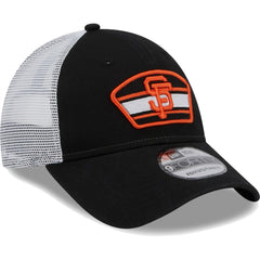 San Francisco Giants Logo Patch 9FORTY Trucker Snapback Hat - Black/White | New Era