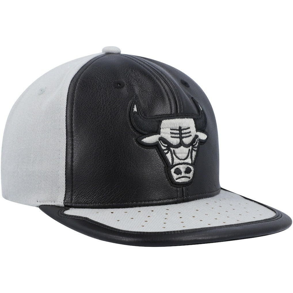 Chicago Bulls Day One Snapback Hat - Black/Gray | Mitchell & Ness on sale