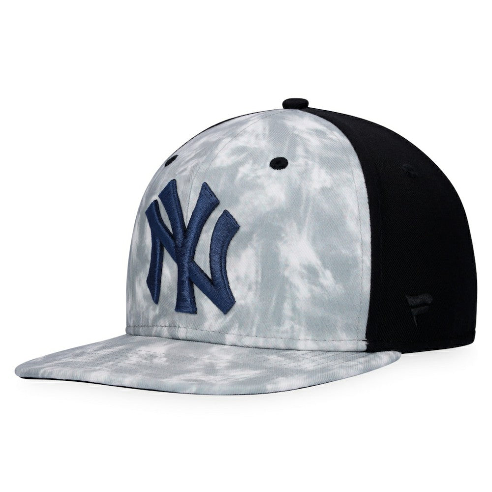 New York Yankees Majestic Smoke Dye Snapback Hat - Gray