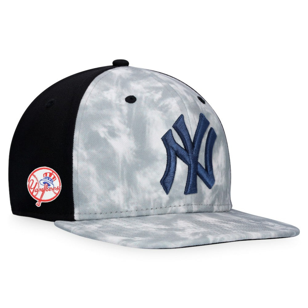New York Yankees Majestic Smoke Dye Snapback Hat - Gray